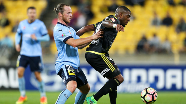 Sydney FC defender Rhyan Grant challenges for the ball with Phoenix midfielder Roly Bonevacia.