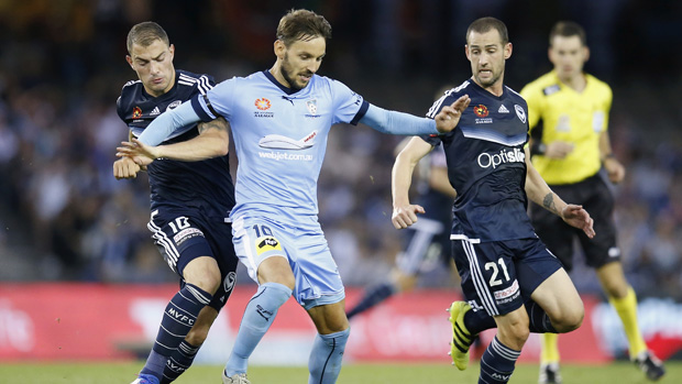 Sydney FC play host to Melbourne Victory in a bllockbuster 1 v 2 clash at Allianz Stadium on Friday night.