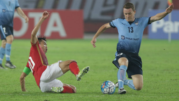 Sydney FC midfielder Brandon O'Neill tries to keep possession against Guangzhou Evergrande.