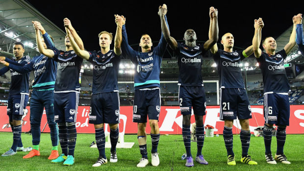 Melbourne Victory players celebrate their win over the Wanderers following full-time at Etihad Stadium.