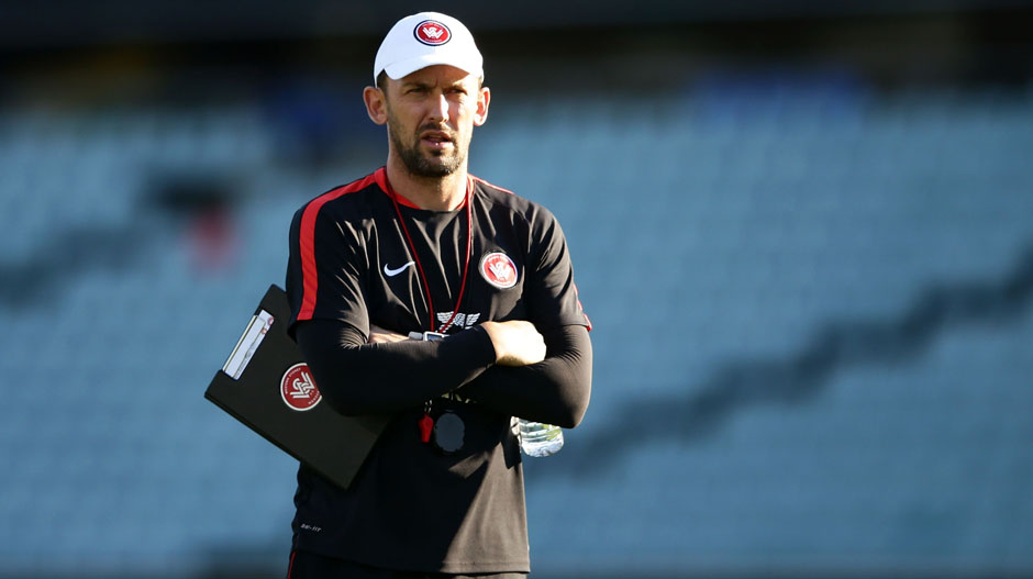 Tony Popovic oversees a Wanderers training session.