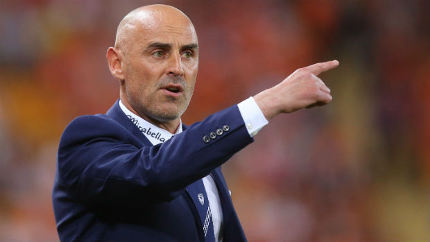 Melbourne Victory coach Kevin Muscat gives some sideline instructions at Suncorp Stadium.